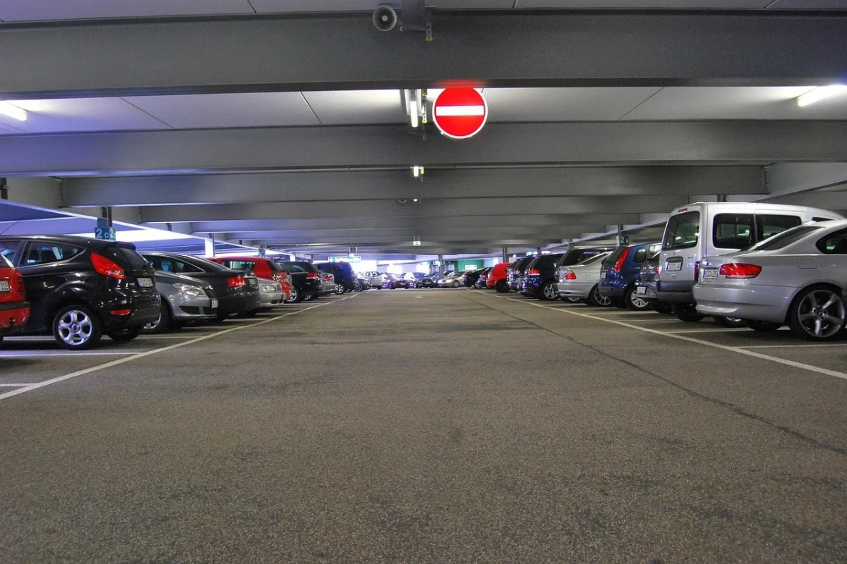 Sistema para parqueaderos.